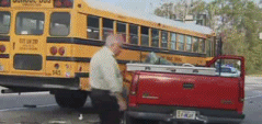 美國校車為什么安全性更高？