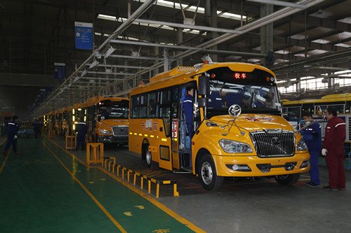 客戶見證第一碰 宇通校車成功挑戰撞墻測試