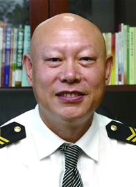 校車阿姨背著腳傷孩子上下學 用真心溫暖學生