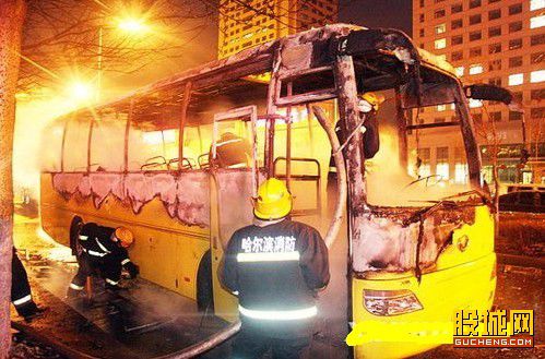 河南校車起火致4死3傷校車安全何時(shí)才能被重視？