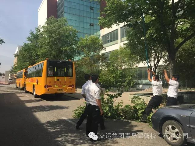 校車司機做“園丁”保障校車安全性