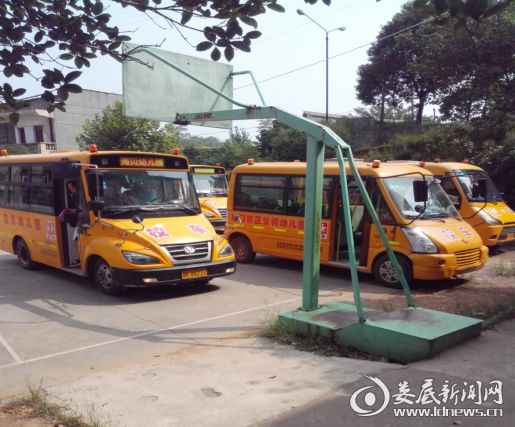 湖南雙峰縣花門鎮過渡期校車退出運營 國標校車全部到崗
