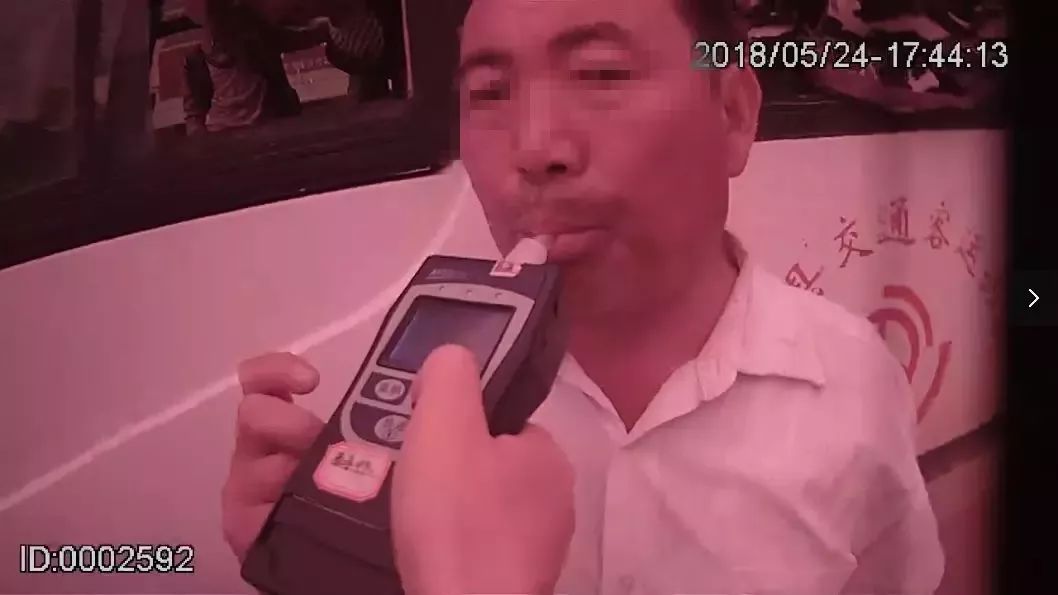 膽大包天！東海一司機醉酒駕駛“黑校車”接送17名學生被查