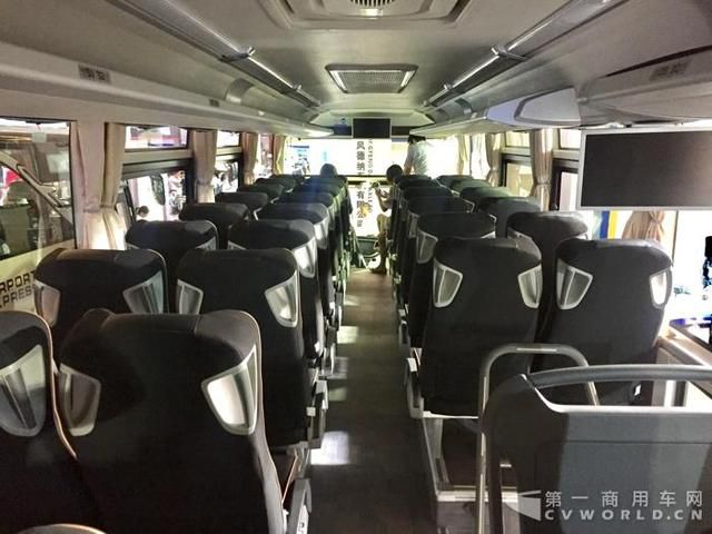 智能化與高端化產(chǎn)品亮相 宇通打響道路運輸?shù)谝粯? border=
