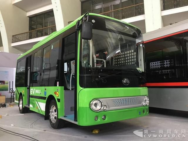 智能化與高端化產(chǎn)品亮相 宇通打響道路運輸?shù)谝粯? border=