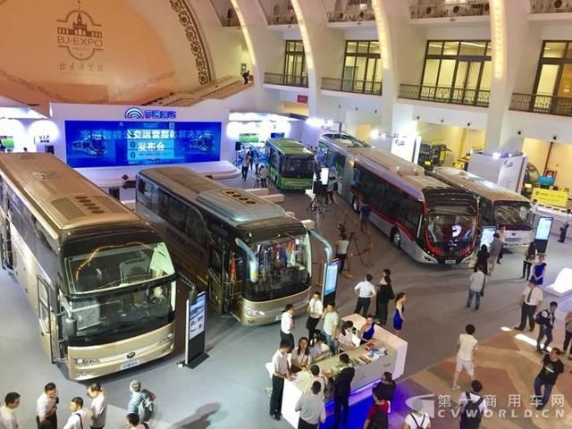 智能化與高端化產(chǎn)品亮相 宇通打響道路運輸?shù)谝粯? border=