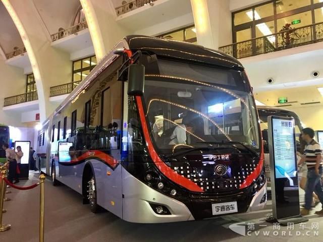 智能化與高端化產(chǎn)品亮相 宇通打響道路運輸?shù)谝粯? border=