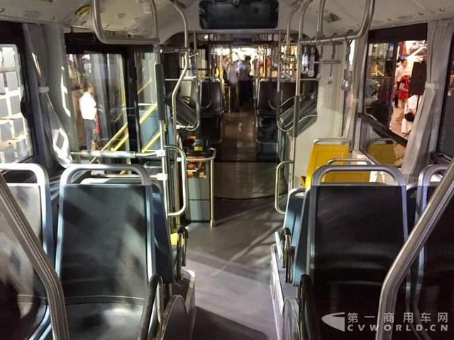 智能化與高端化產(chǎn)品亮相 宇通打響道路運輸?shù)谝粯? border=