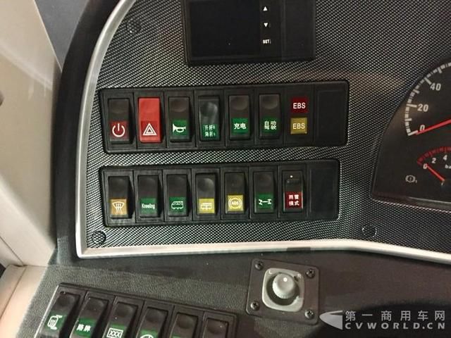 智能化與高端化產(chǎn)品亮相 宇通打響道路運輸?shù)谝粯? border=