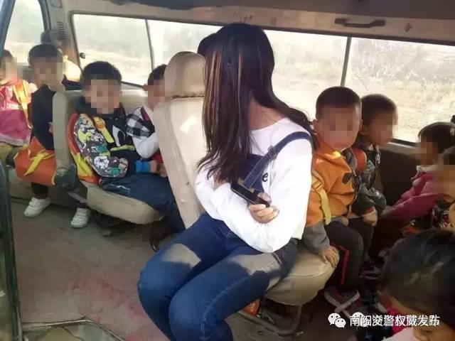 南陽一男子太猖狂！開“黑校車”還超員，刑拘你們虧不虧？