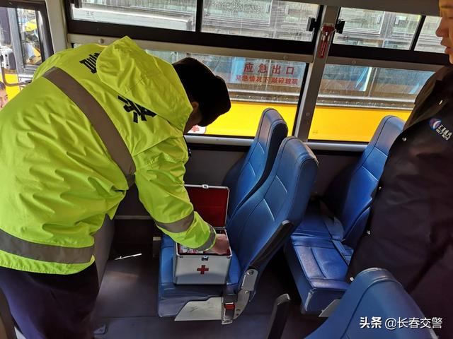 強化校車檢查，筑牢安全防線，“校車安全”這根弦堅決不能松！