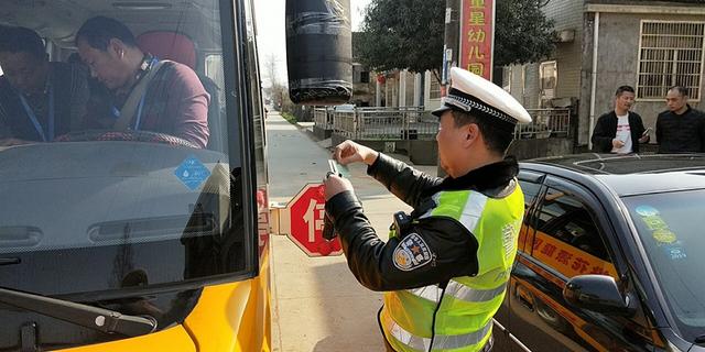 常德桃花源：聯(lián)合開(kāi)展校車安全大檢查