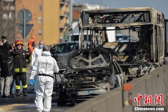 意大利司機焚燒校車 51名未成年奇跡生還