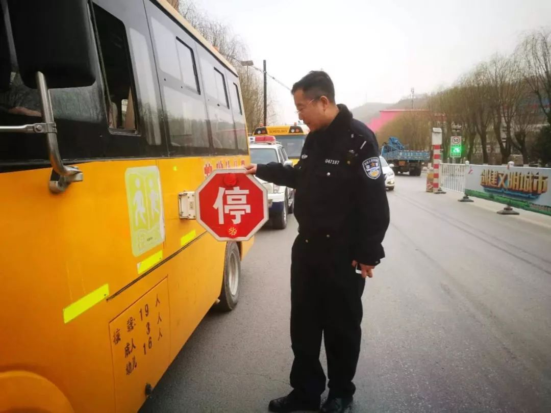 安暢行動(dòng)|一大隊(duì)多措并舉加大校園校車(chē)交通安全管理