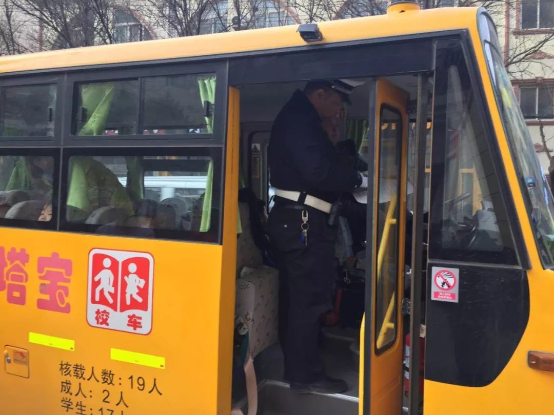 安暢行動(dòng)|一大隊(duì)多措并舉加大校園校車(chē)交通安全管理