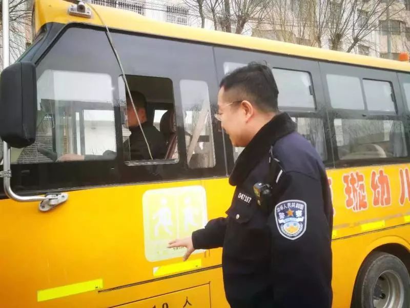 安暢行動(dòng)|一大隊(duì)多措并舉加大校園校車(chē)交通安全管理