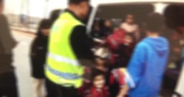 家長也知情？幼兒園“黑校車”，核載6人瘋狂塞下41人