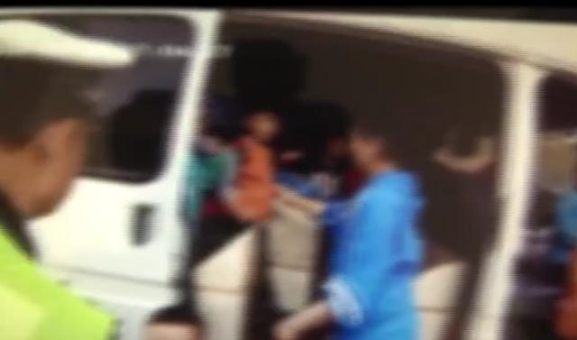 家長也知情？幼兒園“黑校車”，核載6人瘋狂塞下41人