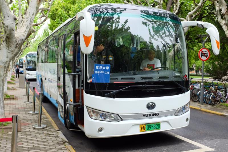 歷史深處開來復(fù)旦校車，顧頡剛、謝希德、蕭乾、朱東潤等常坐