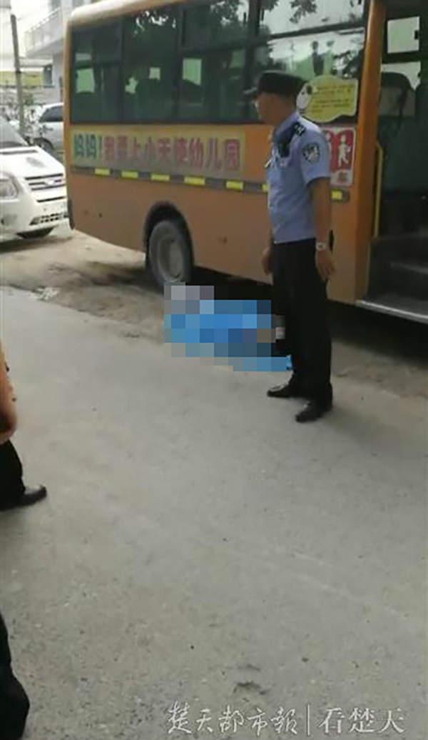 3歲半女童被遺忘校車內