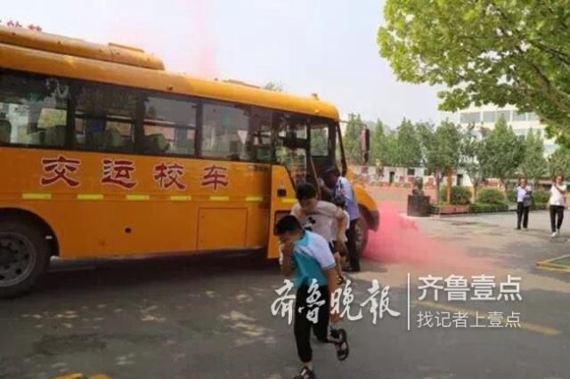 魚臺(tái)校車與貨車相撞起火？原來是場(chǎng)應(yīng)急演練