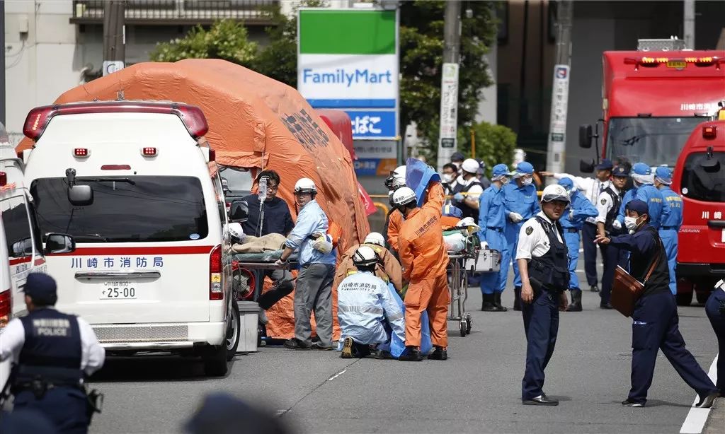 喪心病狂！砍殺等校車的小學生后自殺，日本神奈川又“隨機殺人“釀16傷2死