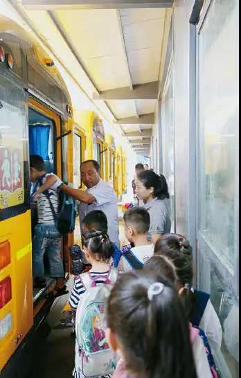 【實(shí)例】如何用41臺校車接送50000名學(xué)生？