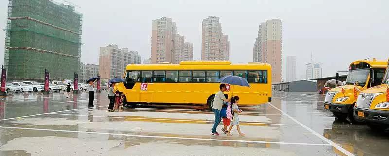 【實(shí)例】如何用41臺校車接送50000名學(xué)生？