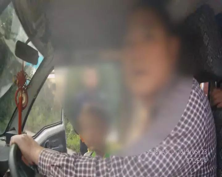 罰錢+刑拘，湘潭一“黑校車”被查！