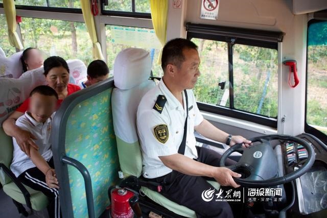 校車“寄養(yǎng)爸爸”好樣的！13年為3名孤殘兒童打造“溫馨之家”