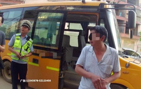 核載19人的校車竟然塞了27個孩子