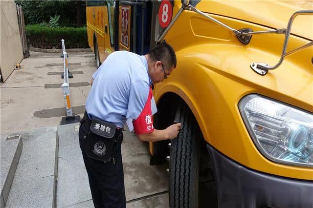 嚴把校車審驗關，護航學生上學路