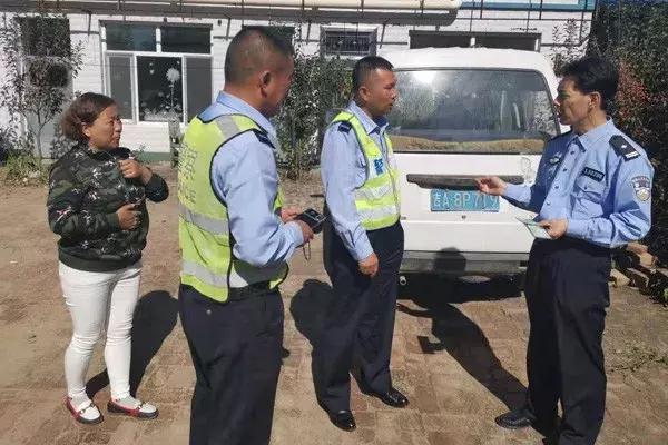 德惠交警大隊：查處超員“黑校車”