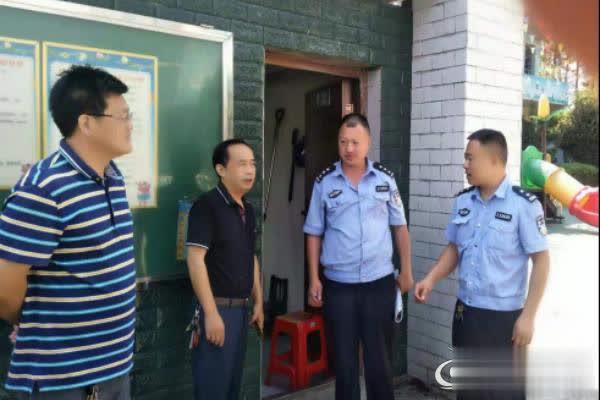 新化縣公安局石沖口鎮派出所深入校園“查防?！敝畏谰€護平安
