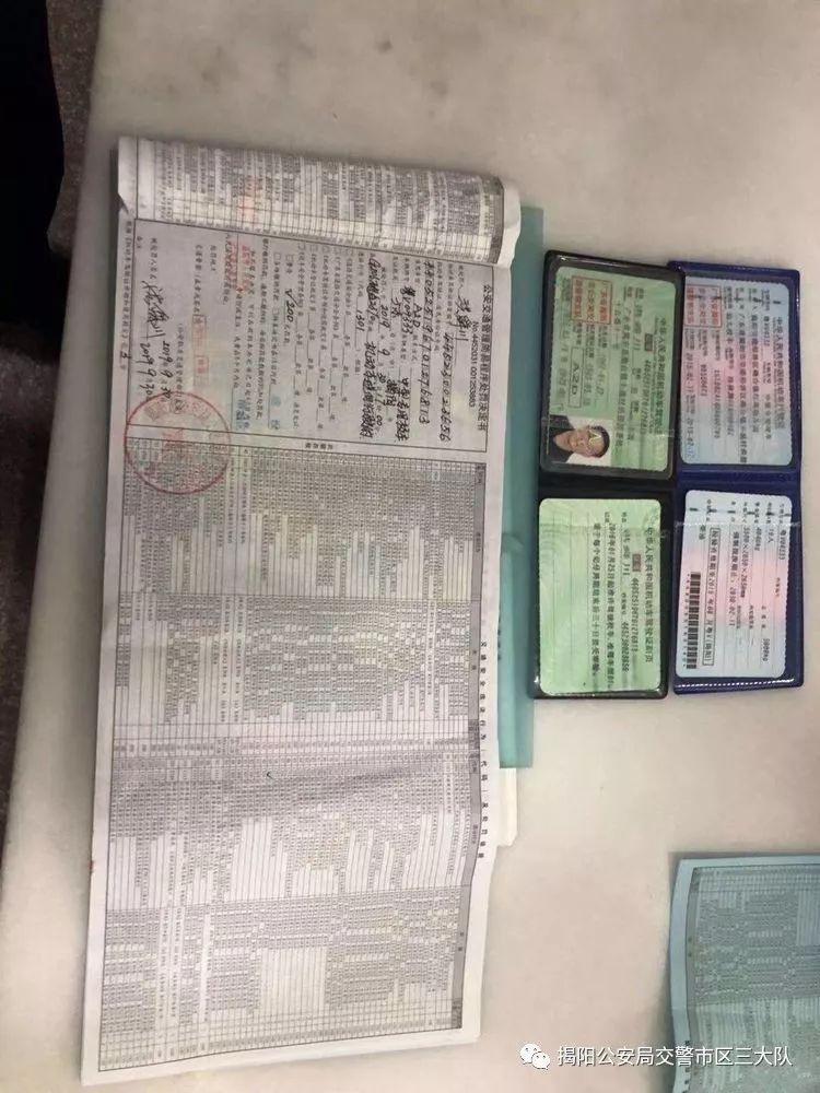 潮汕一校車被舉報！為了趕時間便逆向行駛的行為讓人后怕！
