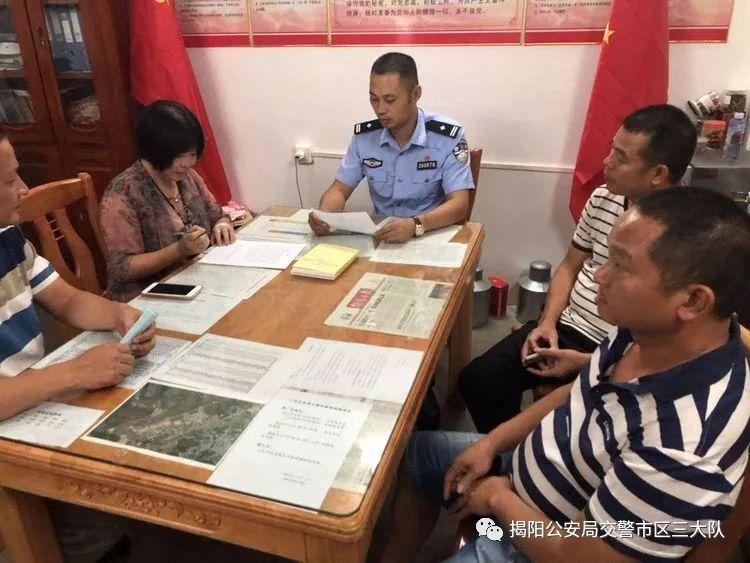 潮汕一校車被舉報！為了趕時間便逆向行駛的行為讓人后怕！