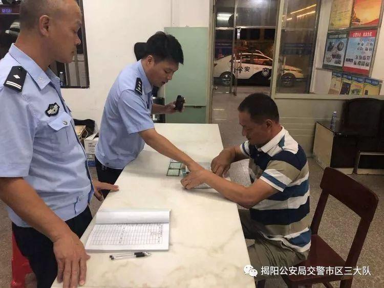 潮汕一校車被舉報！為了趕時間便逆向行駛的行為讓人后怕！
