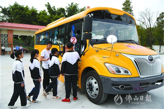 三水校車安全管理新規(guī)出爐 配置衛(wèi)星定位實時監(jiān)控