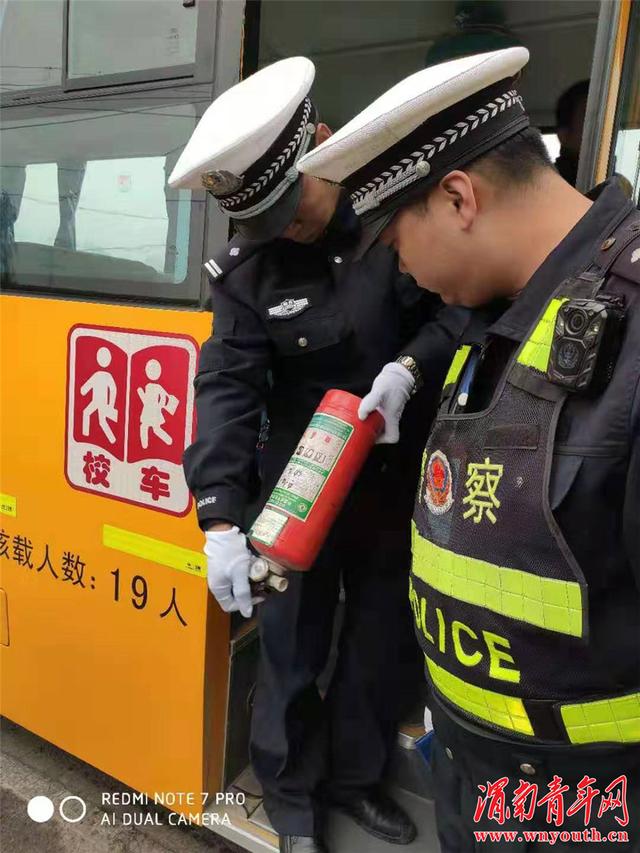 華陰交警大隊“提認識、抓源頭、排隱患、嚴管控”進一步加強校車安全管理