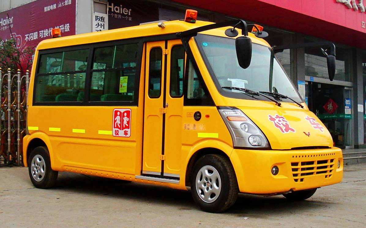 公交車和校車在同一線路，公交車可以拉線路內的學生嗎？