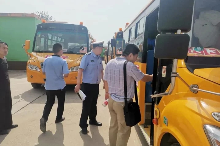 濟南護航開學| 關注校車安全 護航復學開園