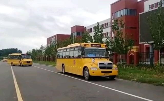 莆田一幼兒被悶校車7小時(shí)窒息，幼兒園賠了91萬后，這事還沒完……