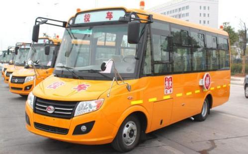 河北：新樂(lè)交警開(kāi)展校車(chē)安全檢查
