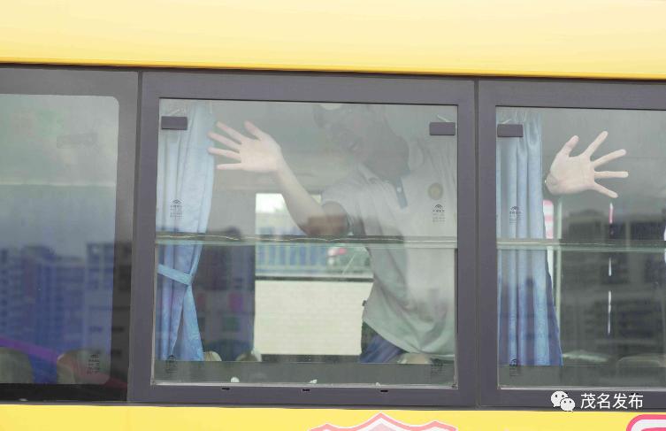 校車著火了？原來是高州舉辦校車突發事故應急演練！