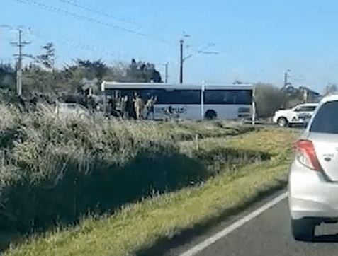 新西蘭校車撞火車：40名學生受傷 司機當場死亡