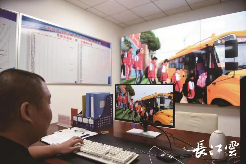 “我要安全”！這個山區縣1.2萬中小學生坐上智慧校車