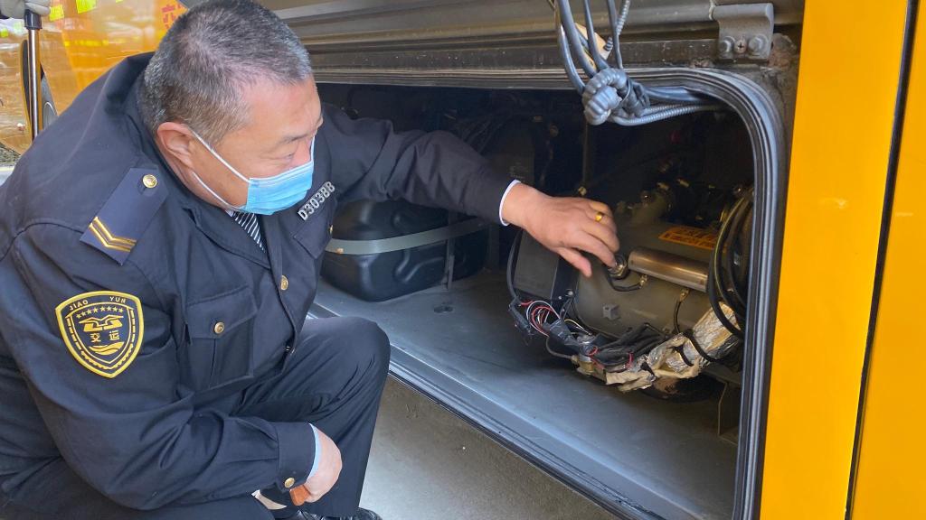 讓孩子們溫暖乘車！青島2000余輛溫馨校車全面開暖風