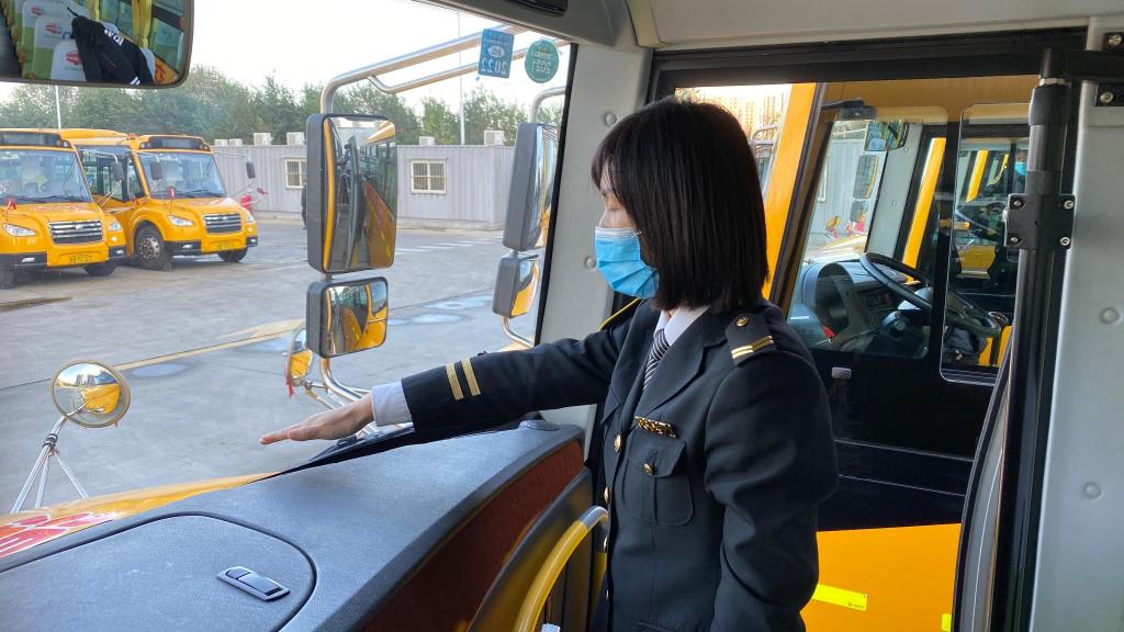讓孩子們溫暖乘車！青島2000余輛溫馨校車全面開暖風
