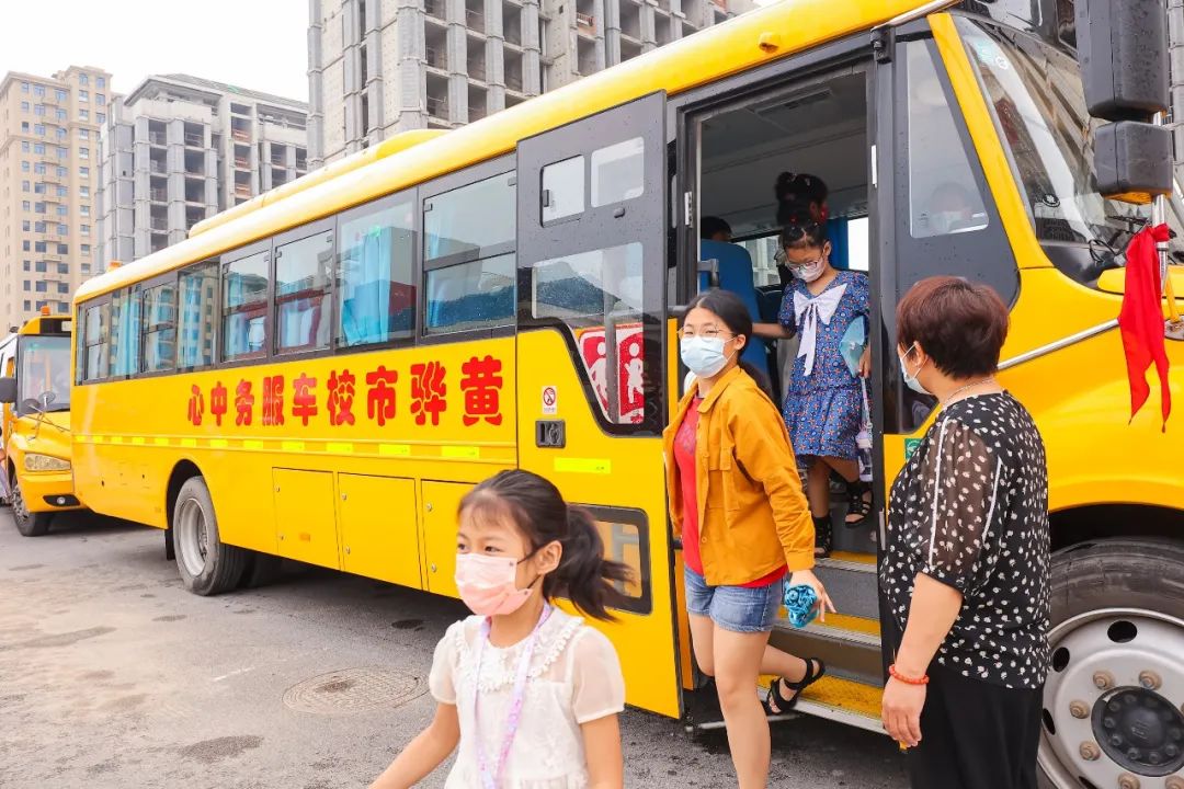 黃驊校車：把公益做成事業(yè)