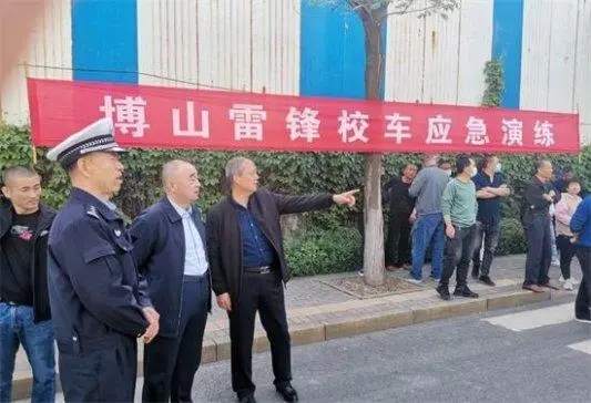 淄博博山區(qū)第六中學(xué)參加區(qū)春季校車應(yīng)急演練活動(dòng)